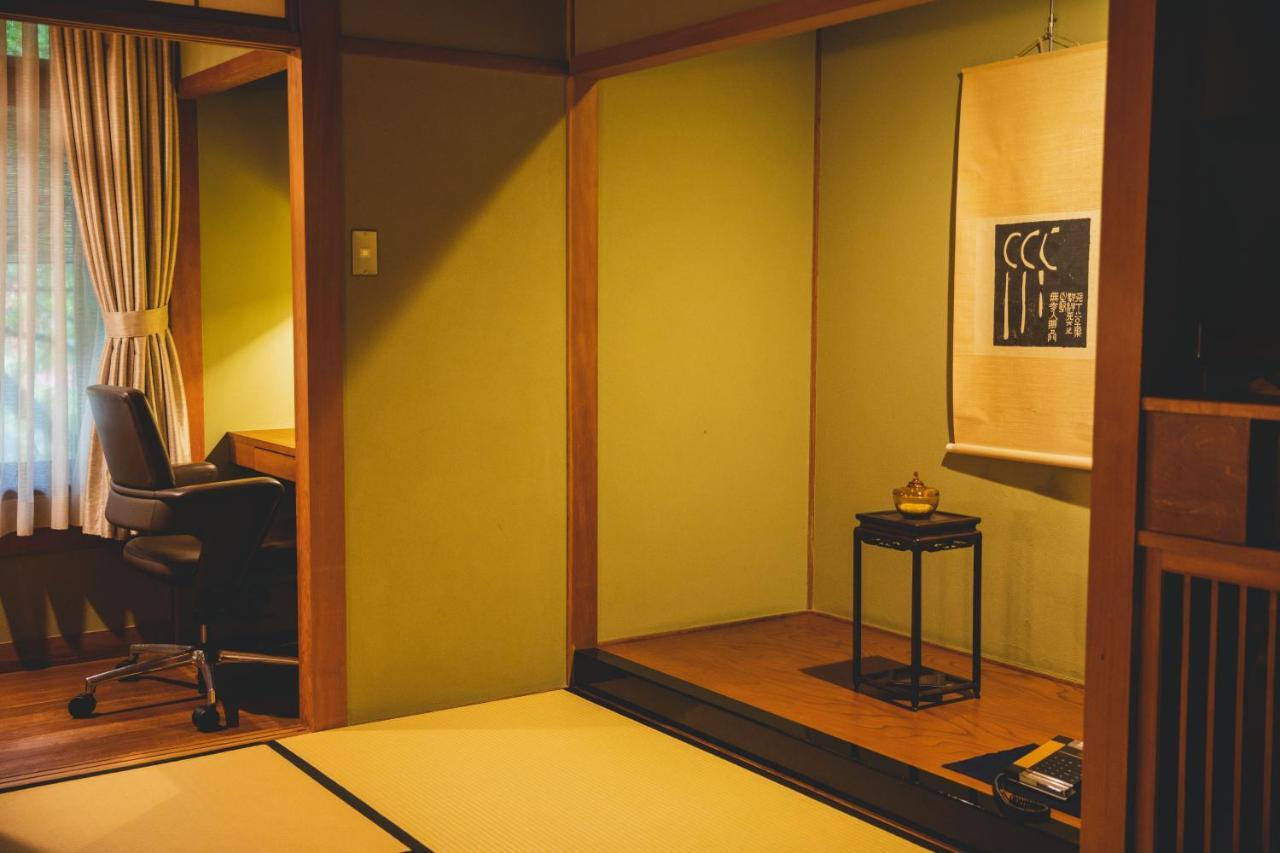 Arima Onsen Tocen Goshobo Hotel Kobe Eksteriør billede A tokonoma in a Japanese room