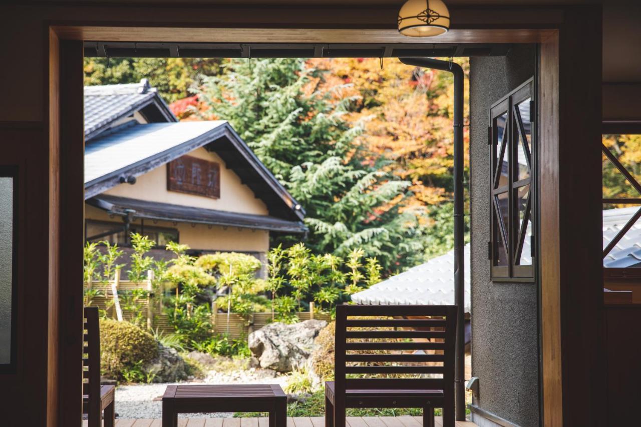 Arima Onsen Tocen Goshobo Hotel Kobe Eksteriør billede A view of the garden from the main house